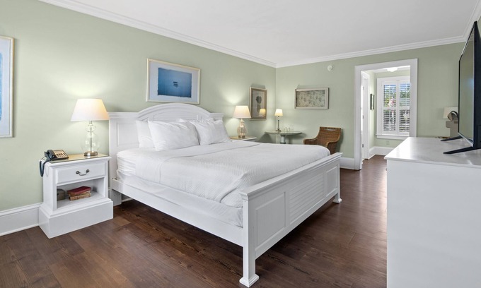 Historic Downtown Manteo Apartamento | Tranquil House Inn - Downtown Waterfront Manteo - 1 King Premium Room 20