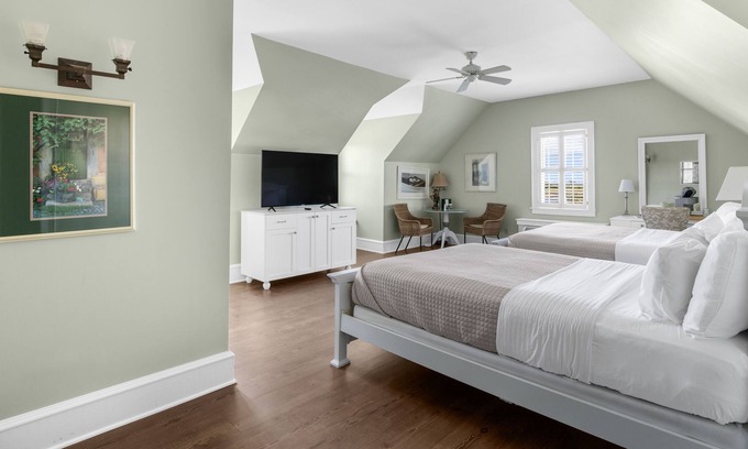Historic Downtown Manteo Apartamento | Tranquil House Inn - Downtown Waterfront Manteo - 2 Queens Large Premium Rm 34
