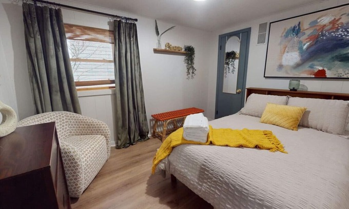 Erie Cabaña | Tranquil Lake Erie house