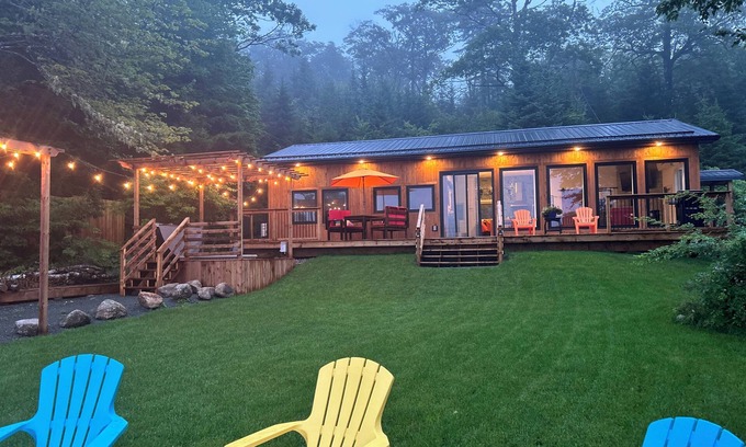 Halifax County Casa | Tranquil Lakeside Home w/hot tub & sauna - 20 mins from city of Halifax!