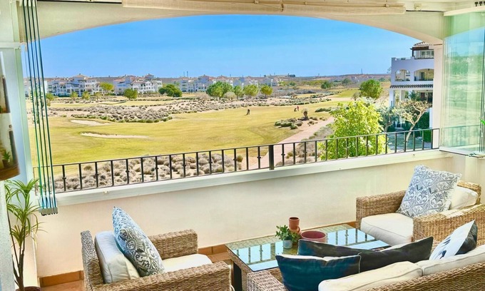 Jeronimo y Avileses y Balsicas de Arriba Apartamento | Tranquil Lakeview Getaway with Terrace & Pools & Golf