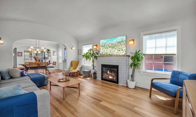 Los Angeles Casa | Tranquil & Light-Filled 3BR Retreat in El Sereno
