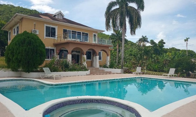 Reading Villa | Tranquil luxury villa by the seas