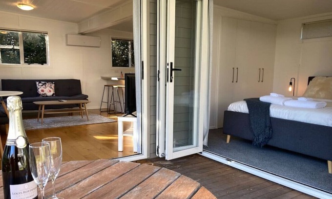 Mount Eden Casa | Awesome Mt Eden 1BR Unit | Wifi-Carpark & Heatpump