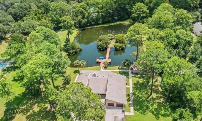 Fernandina Beach Casa | Tranquil Oasis- Fish Pond & Private Island Access