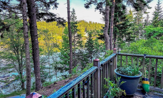 Southport Casa | Tranquil Ocean view home with a washer & dryer and a relaxing Deck