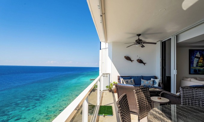 San Miguel Apartamento | Tranquil Oceanfront 3 Bedroom Condo with Private Direct Ocean Access