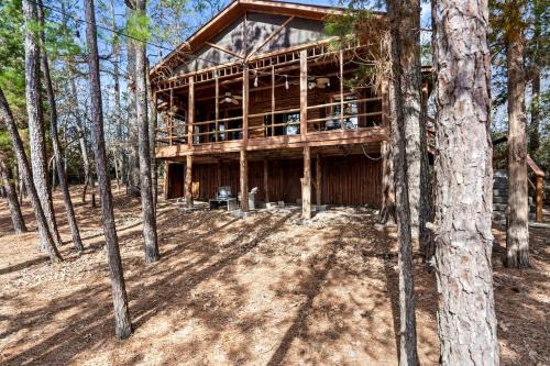 La Grange Casa | Tranquil Peaceful Cabin with Stunning Lake Views in La Grange, Texas