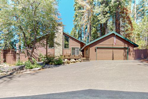 Shaver Lake Casa | Tranquil Pines Estate