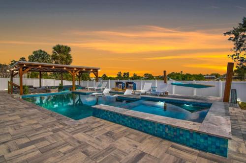 Apollo Beach Apartamento | Tranquil Retreat heated pool, spa, & pool table