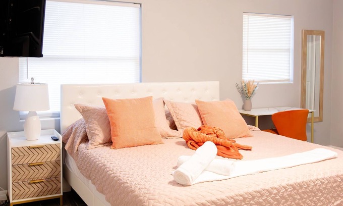 Lakeland Apartamento | Tranquil Retreat: King Bed, Office, Patio