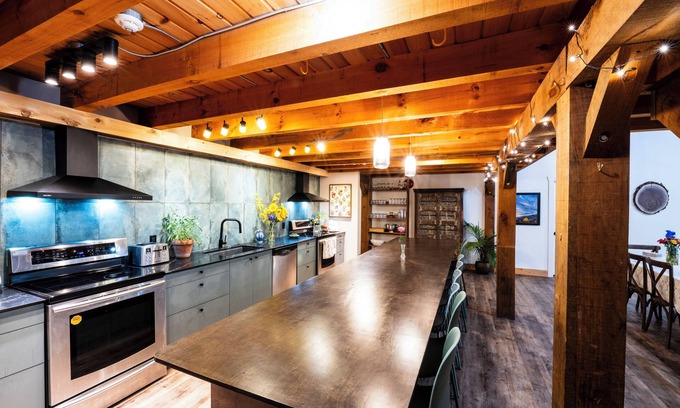 Grey Highlands Cabina | Tranquil Retreat @ the SEED Lodge: Nature, Comfort & Shared Serenity