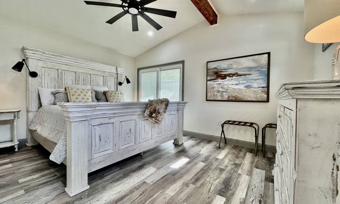 Kerrville Cabaña | Tranquil & Serene Cottage for 2 with Private River Access