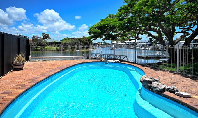Buddina Casa | Tranquil Tides - 4B/R Buddina Waterfront Escape