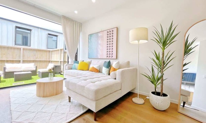 Grey Lynn Condominio | Tranquil Townhouse 2BR & 1 Study with Free Parking