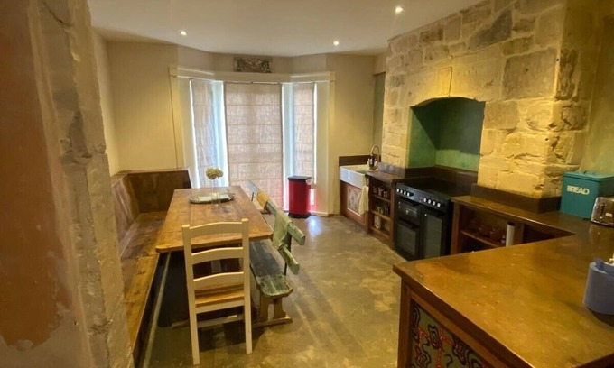 Upper Town Casa | Tranquil townhouse central Bath