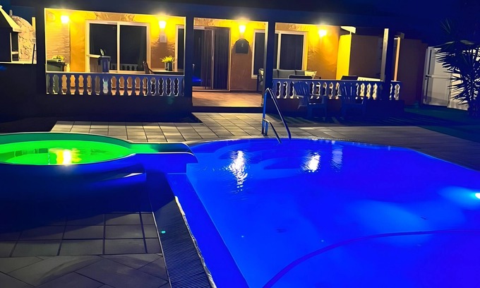 La Oliva Casa | Tranquila Villa Vista Malpei con gran piscina, jacuzzi, terraza, jardín y Wi-Fi; Aparcamiento disponible