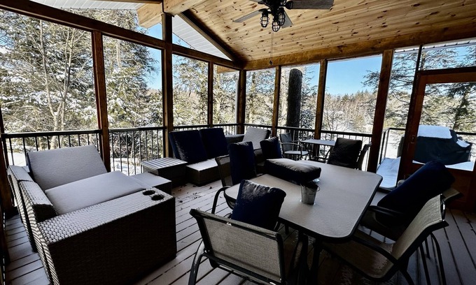 Rosseau Cabaña | Tranquil Waterfront Lake House w/ Muskoka Room!