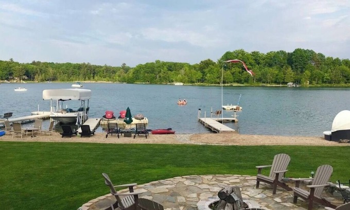 Smyrna Casa | Tranquil Waters at Blue Lake - Tiki Loft, Hot Tub, Fire Pit, Outdoor Kitchen