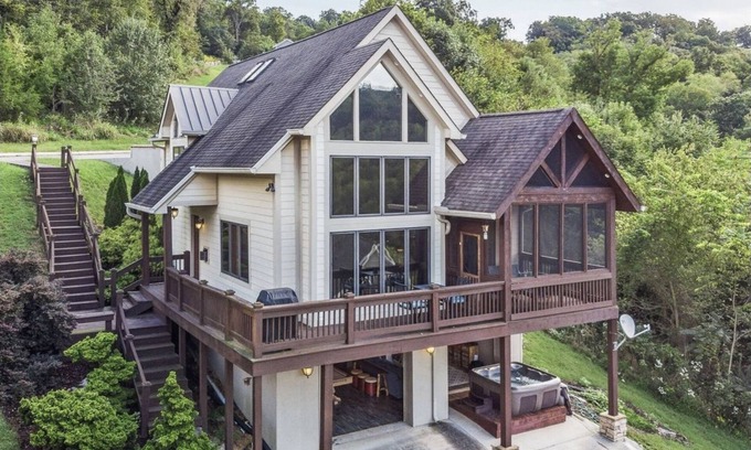 Smithville Cabina | Tranquil Waters Retreat: Hot Tub, Pool & Lake Views