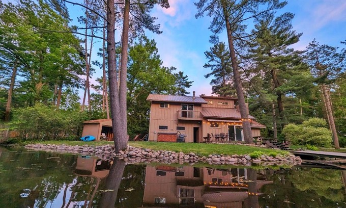 Wausau Casa | Tranquil Waterside Haven