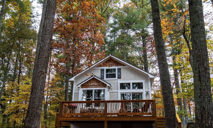 Fletcher Chalet De Esquí | Tranquil, wooded chalet near Asheville and Hendersonville