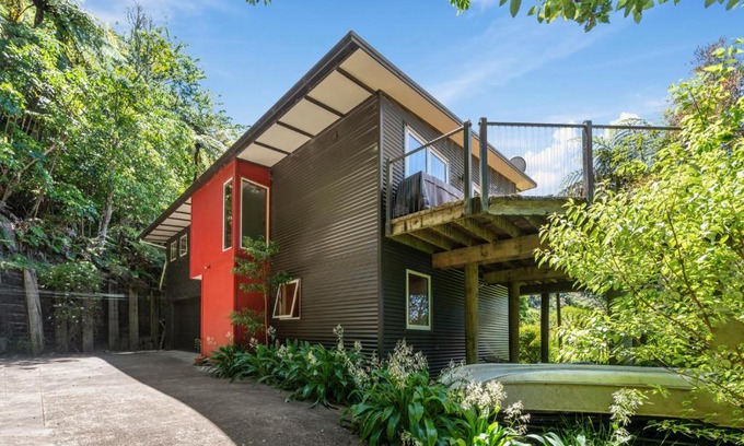 Lake Tarawera Casa | Tranquility at Tarawera - Lake Tarawera Holiday Home