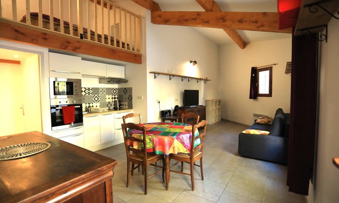 Saint-Jean-de-Bueges Apartamento | Tras Castel, 4 plazas, jardín, piscina, barbacoa, aparcamiento gratuito.