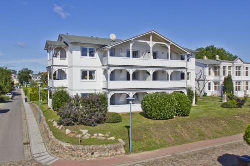 Gohren Apartamento | traumhafter Meerblick, schicke Ferienwohnung mit Balkon - Villa Fernsicht FeWo 12