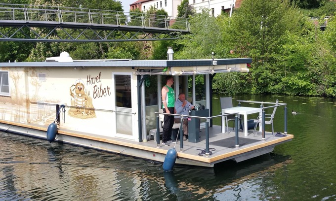 Havelsee Casa | Traumhaus auf dem Wasser – Modernisiertes Hausboot 13 x 4 m
