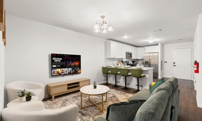 Newark Condominio | Traveler Haven XL - NYC & NWK w/free parking