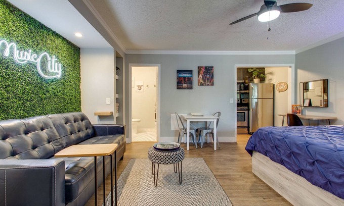 Melrose Apartamento | Traveler's Pad 3 Miles From Downtown Braodway!