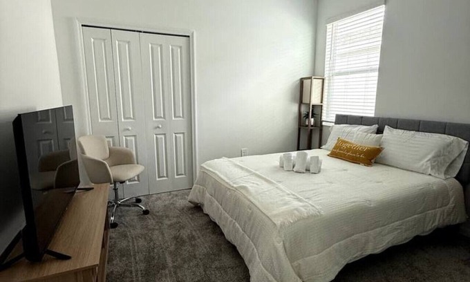 Winter Haven Apartamento | Traveling workers 1bed and living space/pets friendly