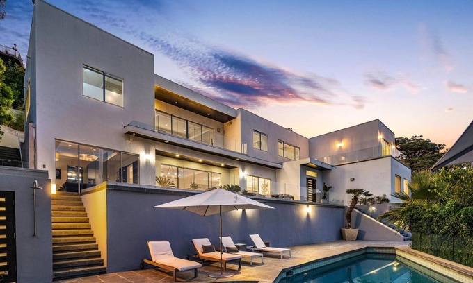 Brentwood Villa | Travis Modern Mansion - Stunning Brentwood Contemporary Estate with Rooftop