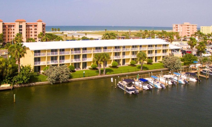 Treasure Island Hotel | Treasure Island Hotel and Marina