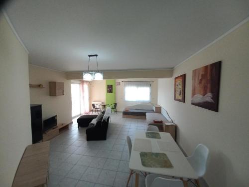 Salamis Apartamento | Treasure star B&b
