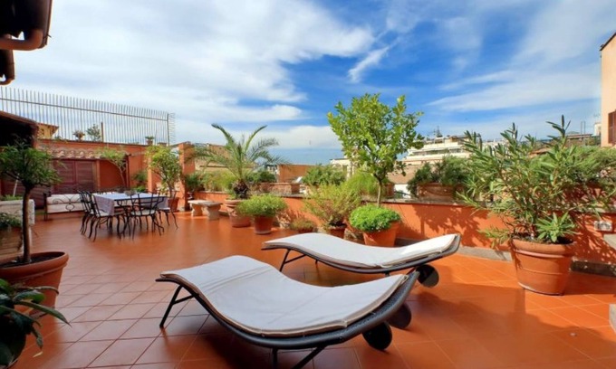 Rione III Colonna Apartamento | TreasureRome Spanish Steps Penthouse 4BR
