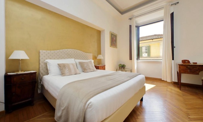 Rione II Trevi Apartamento | TreasureRome Spanish Steps Family 4BR