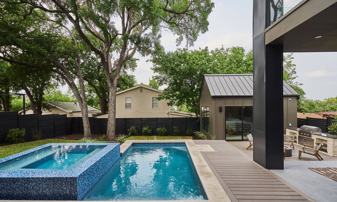 Riverside Casa | Treaty Oak Manor by Lux Tiny Resorts
