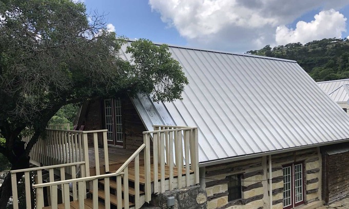 Tarpley Cabaña | Cabaña en la casa del árbol en 7 Canyons Ranch