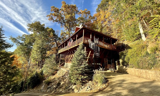 Johnson City Cabina | Tree House Treasure ~ Rare Find ~