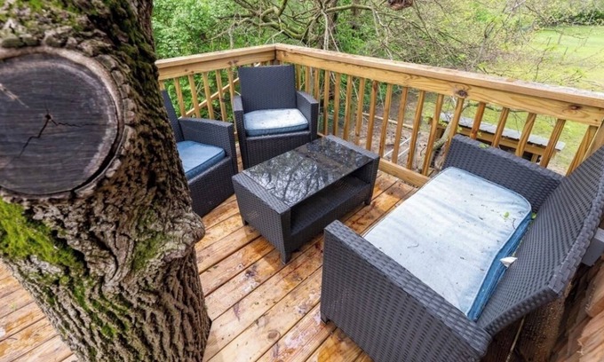 Indianapolis Cabina | Tree house w/private hot tub on an urban farm! just 10 minutes from downtown!