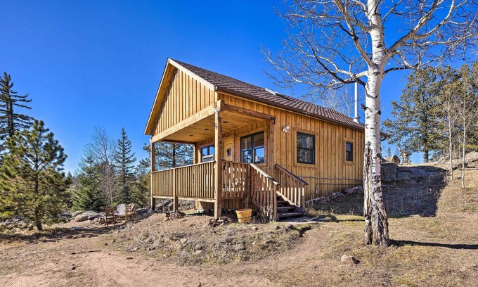 Victor Apartamento | Tree-Lined Cripple Creek Retreat w/ Fireplace