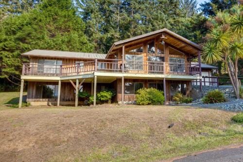 Gold Beach Casa | Tree-Lined Gold Beach Retreat with Multiple Decks!