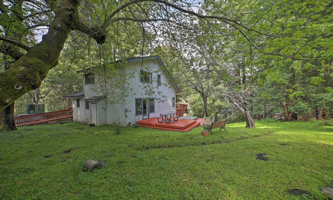 Los Gatos Casa | Tree-Lined Los Gatos Home w/ Spacious Deck!
