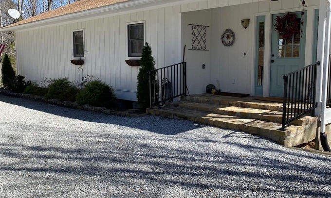 Mills River Casa | Tree Top Living Cottage