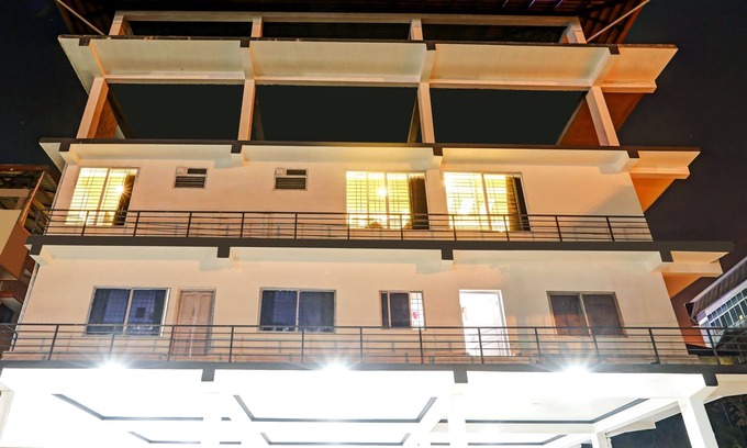 Stuart Hill Casa | Treebo Doha King
