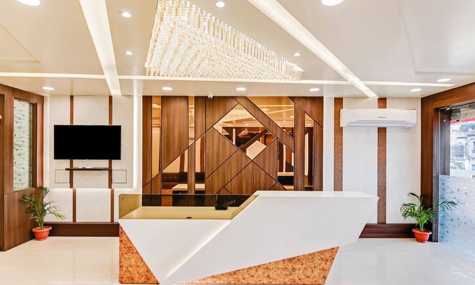 Auli Hotel | Treebo Resto- Near Lucknow Railway Station