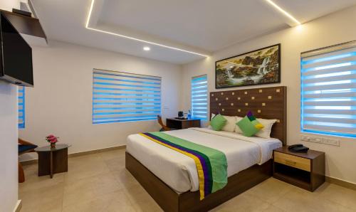 Alappuzha Hotel | Treebo vSaffron Regency, Punnamada Lake
