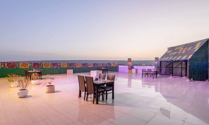 Gurugram Hotel | Treebo White Rock, Sohna Road